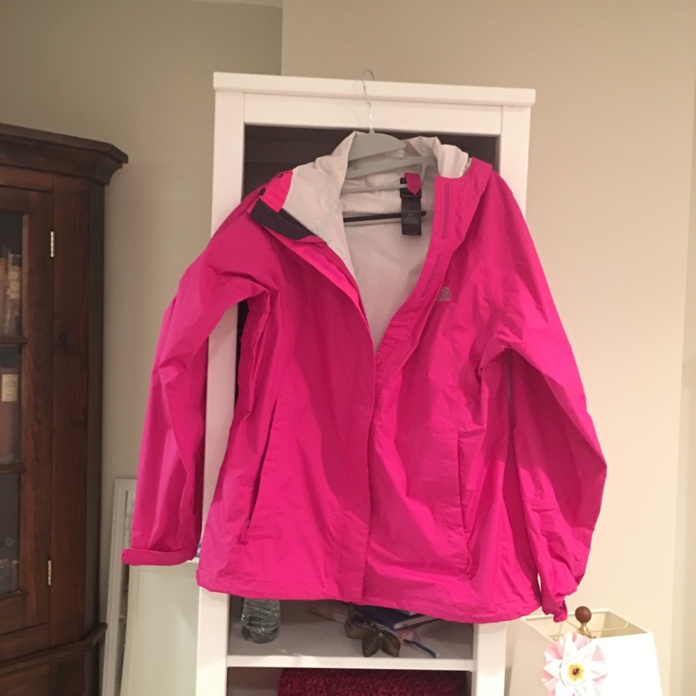 Northface magenta raincoat/shell NWOT